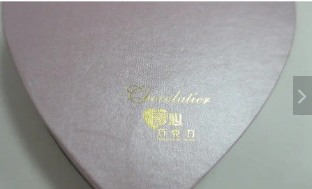 속눈썹 보석 반지 패키징을 위한 호화 핑크 하트 모양이 형성된 용지 선물 상자 관습